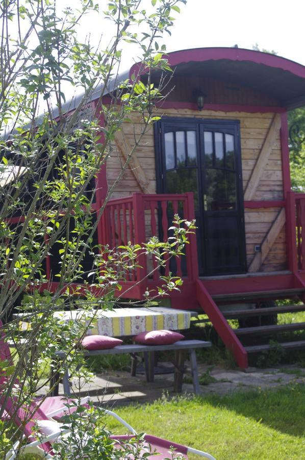 Les Roulottes Et Cabanes Du Livradois Cunlhat Buitenkant foto